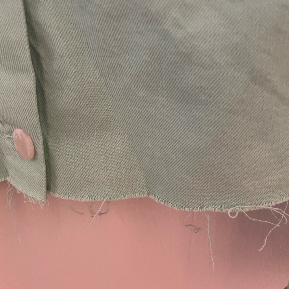 NWT Zara cropped denim jacket with distressed hem - Picture 6 of 10